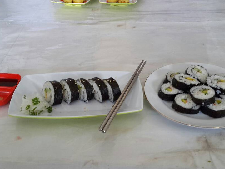 Cara Gampang Menyiapkan Sushi Roll yang Lezat
