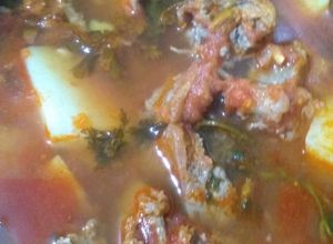 Una foto de Carnero en salsa de tomate