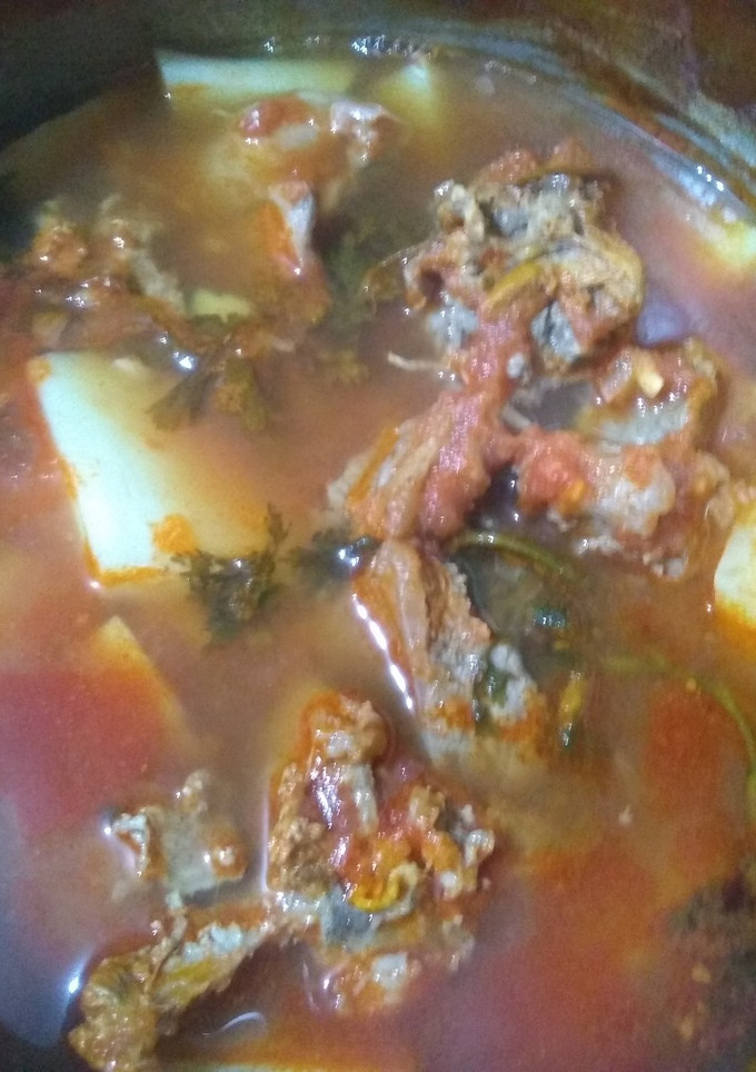Una foto de Carnero en salsa de tomate