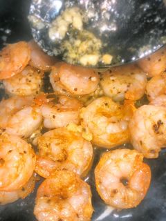 A picture of Garlic Butter Air Fryer Shrimp.