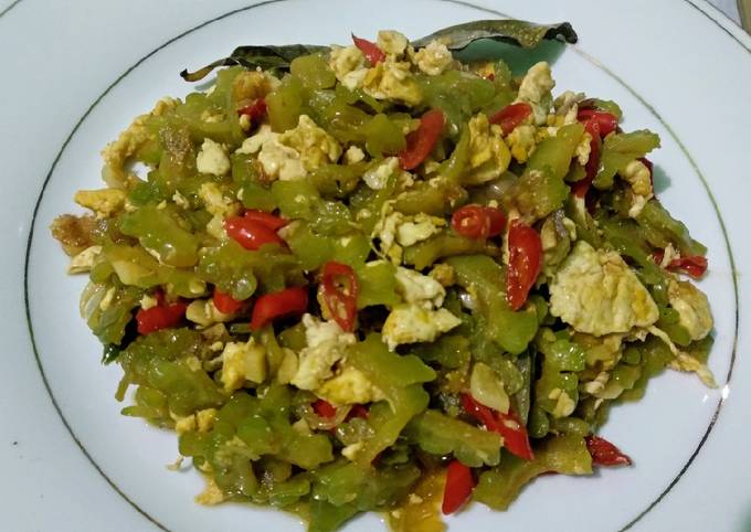 Anti Ribet, Bikin Oseng pare telur yummy 😋 Praktis