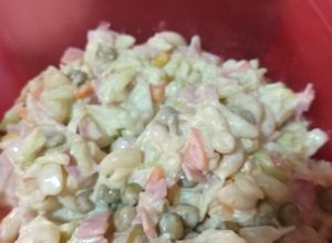 Una foto de Ensalada de coditos con jamón