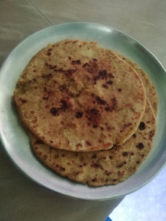 आलू का पराठा (Aloo ka paratha recipe in hindi) रेसिपी मुख्य फोटो