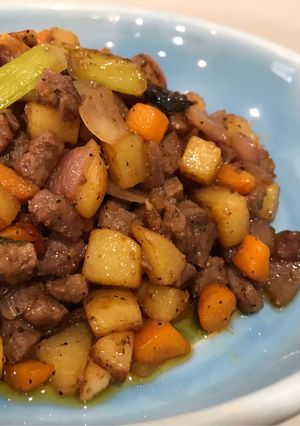 胡萝卜.土豆. 洋葱. 牛肉丁（简单 好吃） 的食譜成品照片