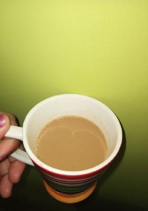 अदरक वाली चाय (Adrak wali chai recipe in hindi) रेसिपी मुख्य फोटो