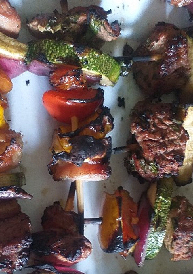 Una foto de Brochetas de res