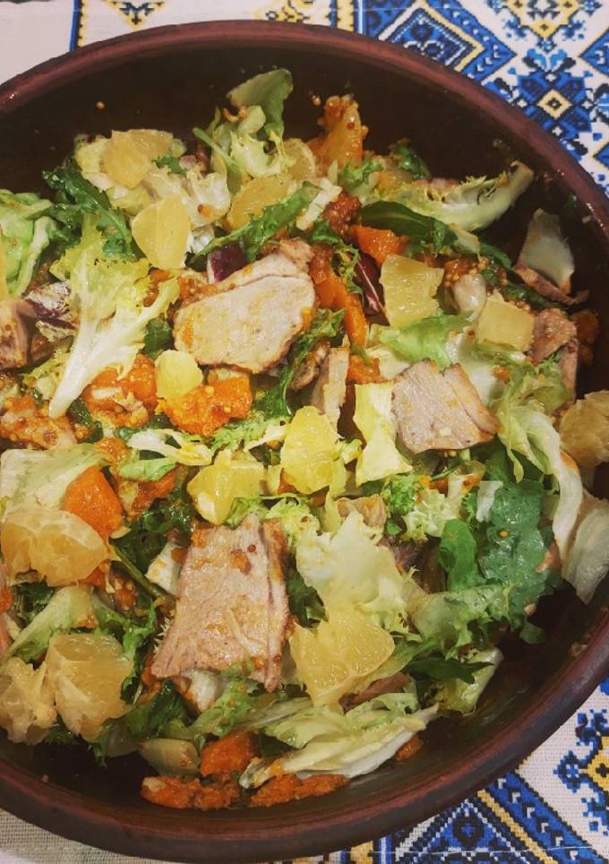 Салат з качки, апельсина та запеченого гарбуза
