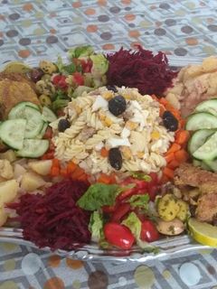 صورة لوصفة صدر ديك رومي مرافق بالخضر