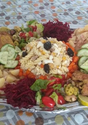 صورة لوصفة صدر ديك رومي مرافق بالخضر