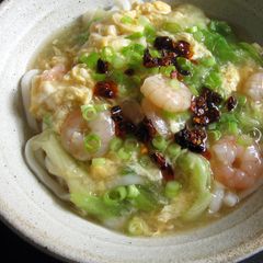 A picture of Prawn, Egg & Iceberg Lettuce Udon.