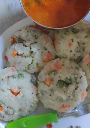 A picture of Vegetable idly.