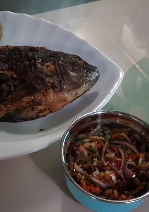 A picture of BBQ Grilled fish with pepper sauce.