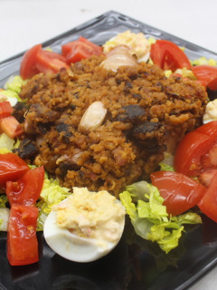 Una foto de Migas con huevos rellenos