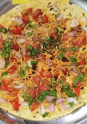 पापड़ पिज़्ज़ा (papad pizza recipe in Hindi) रेसिपी मुख्य फोटो