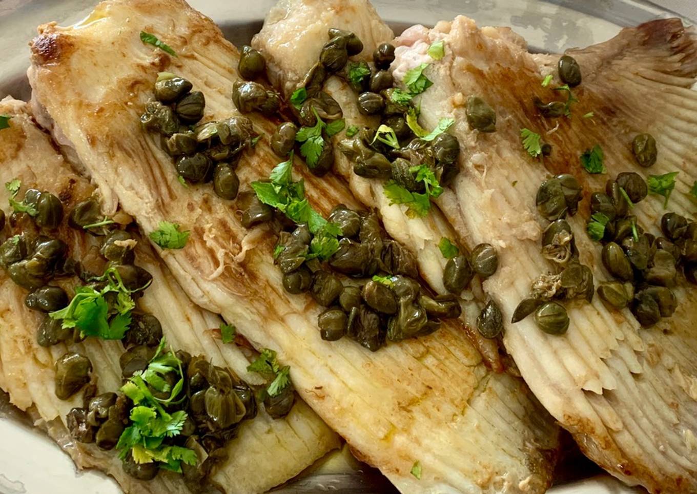 Raya a la mantequilla negra