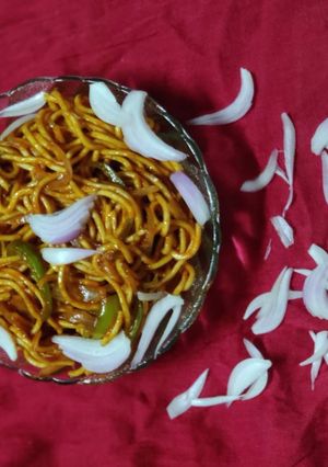 નુડલ્સ(Noodles Recipe In Gujarati) રેસીપી મુખ્ય ફોટો