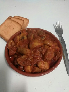 Una foto de Champiñones en salsa