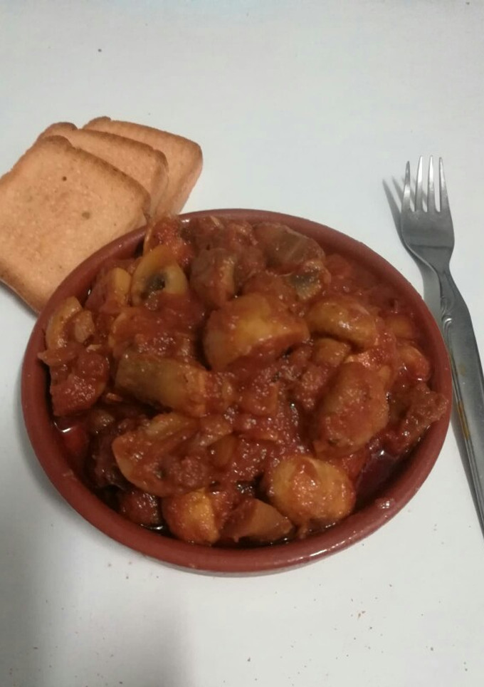 Una foto de Champiñones en salsa