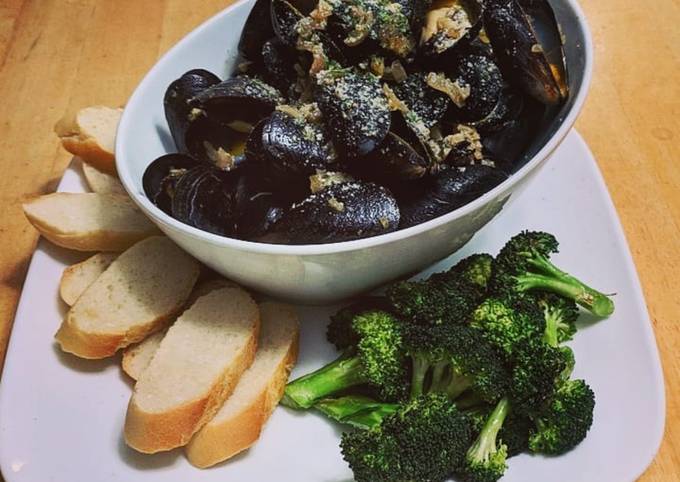Recipe of Quick Zesty Steamed Mussels