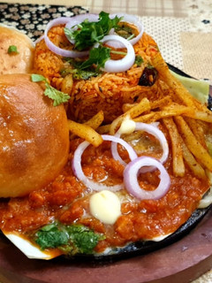 તવા પુલાવ (tava pulav recipe in gujarati) રેસીપી મુખ્ય ફોટો