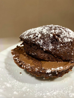Una foto de ¡Postre rápido: bizcocho al microondas en 5 min! 🍫