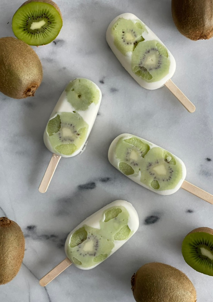 Una foto de Paletas de helado de tres leches