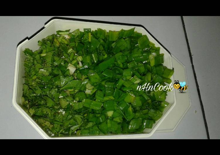  Resep  Cara menyimpan daun bawang Sledri biar  tidak  cepat 