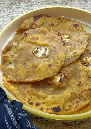 পনির থেপলা (paneer thepla recipe in Bengali) রেসিপির প্রধান ছবি