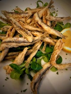 صورة لوصفة سمك البزرة (السردين الصغير) المقلي 🐟🐟