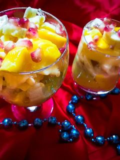 फ्रूट कस्टर्ड (Fruit Custard recipe in hindi) रेसिपी मुख्य फोटो
