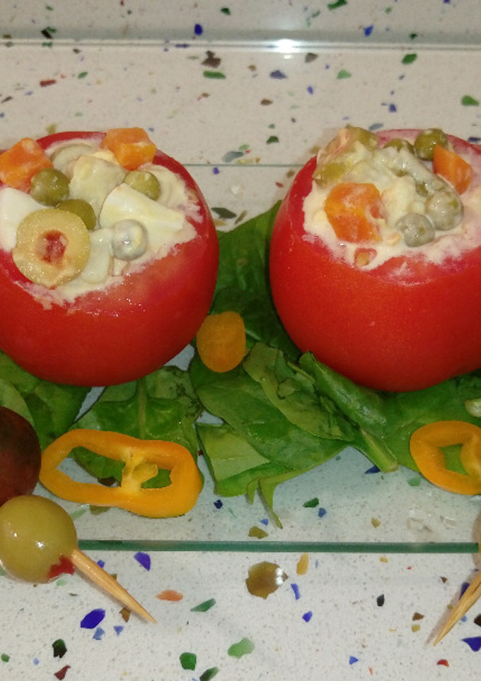Una foto de Tomates rellenos de ensaladilla rusa