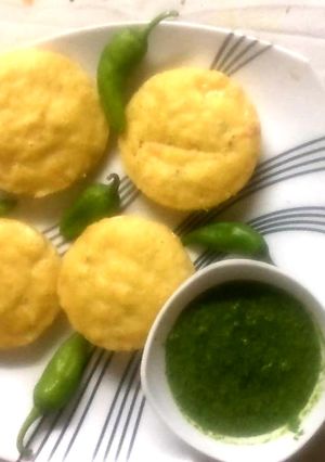 ઈડલી(Idli Recipe in Gujarati) રેસીપી મુખ્ય ફોટો