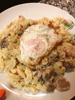 Una foto de Pasta con crema de trufa 🖤