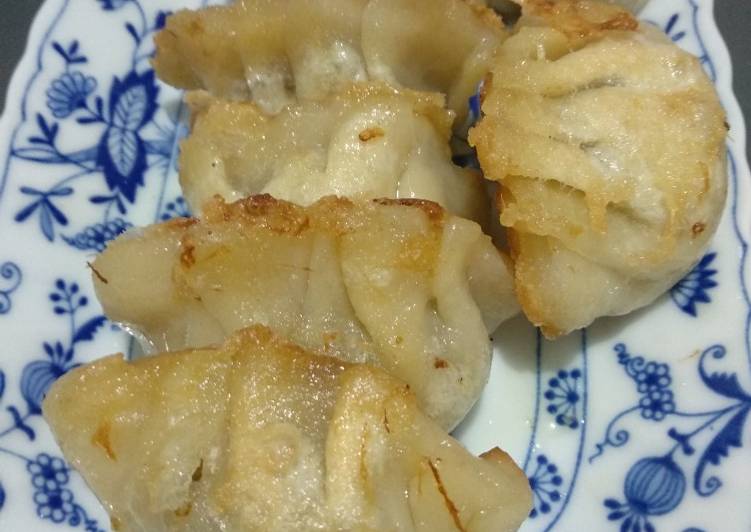Gyoza (餃子)