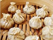 Una foto de masa dumplings relleno