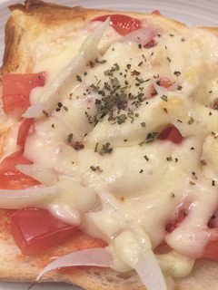 Una foto de Tostada pizza sencilla