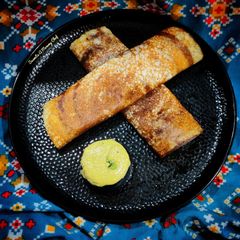A picture of Quinoa dosa with chana dal coriander chutney.