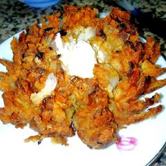 A picture of Blooming Onion fry.