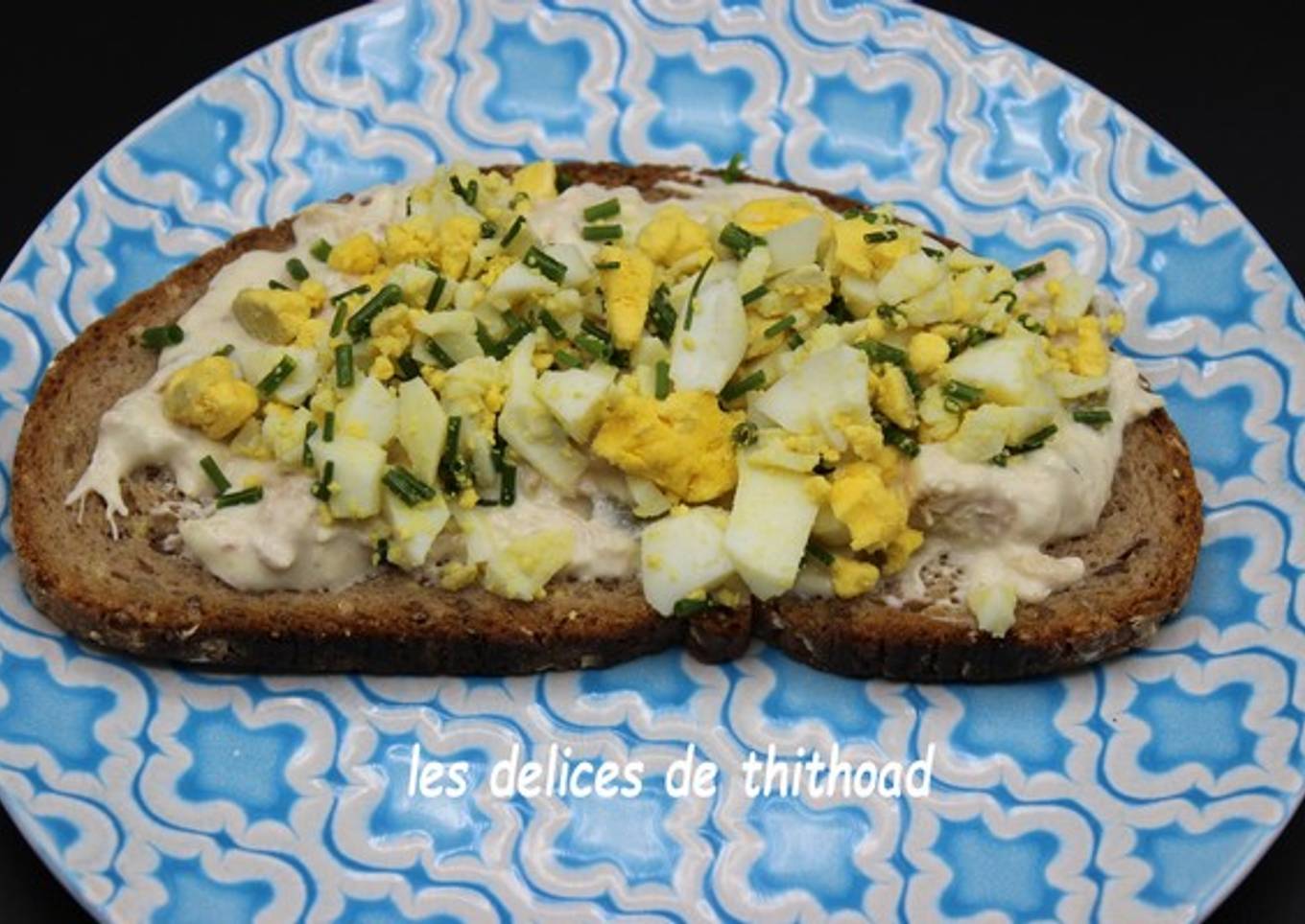 Tartine œuf mimosa, thon et fromage frais