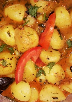 A picture of Dum aloo.