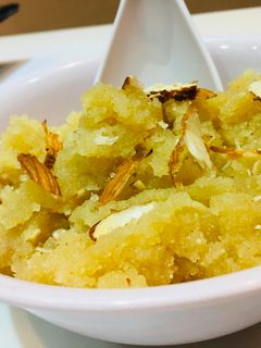 सूजी का हलवा (sooji ka halwa recipe in Hindi) रेसिपी मुख्य फोटो
