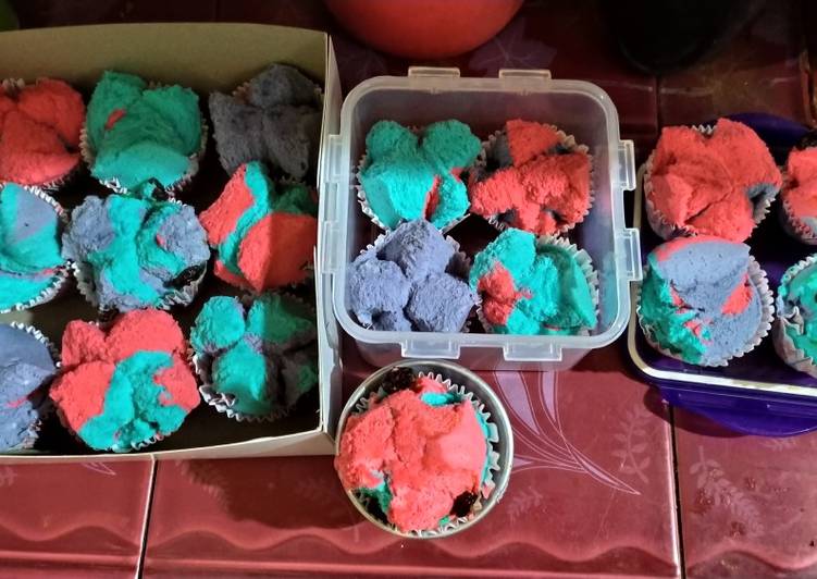 Bagaimana Menyiapkan Bolu kukus warna sesuka hati💞 yang Lezat