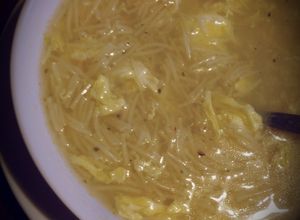 Una foto de Sopa cabello de ángel con huevo.. anti-frío