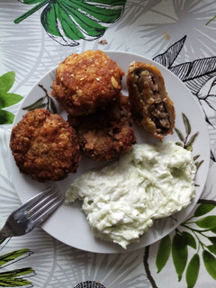 Duplasajtos töltött gomba tzatzikivel recept fotója