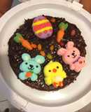 Pastel de chocolate con decoración de pascua