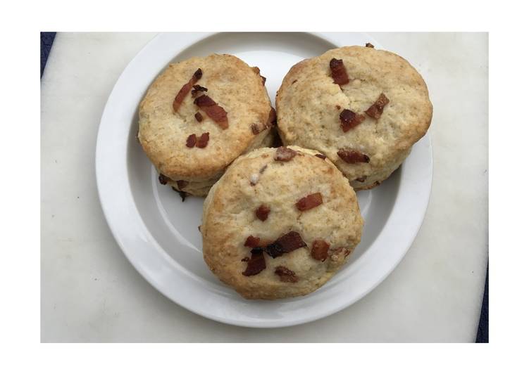 Recipe: Appetizing Bacon and Sour Cream Biscuits FUSF