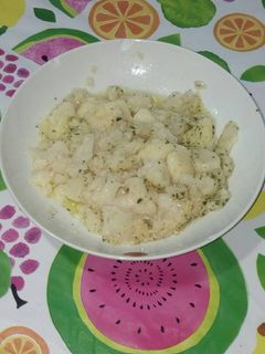 Una foto de Coliflor aromatizada con ajo y perejil