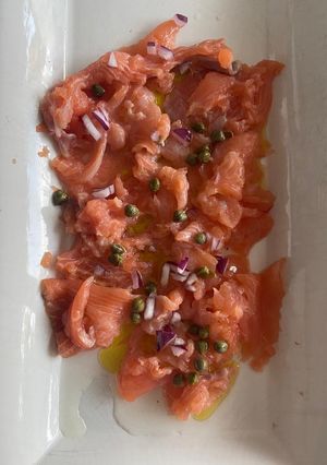 Une photo de Carpaccio de saumon