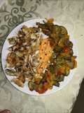 Spigola, salmone, verdure e pepe rosa