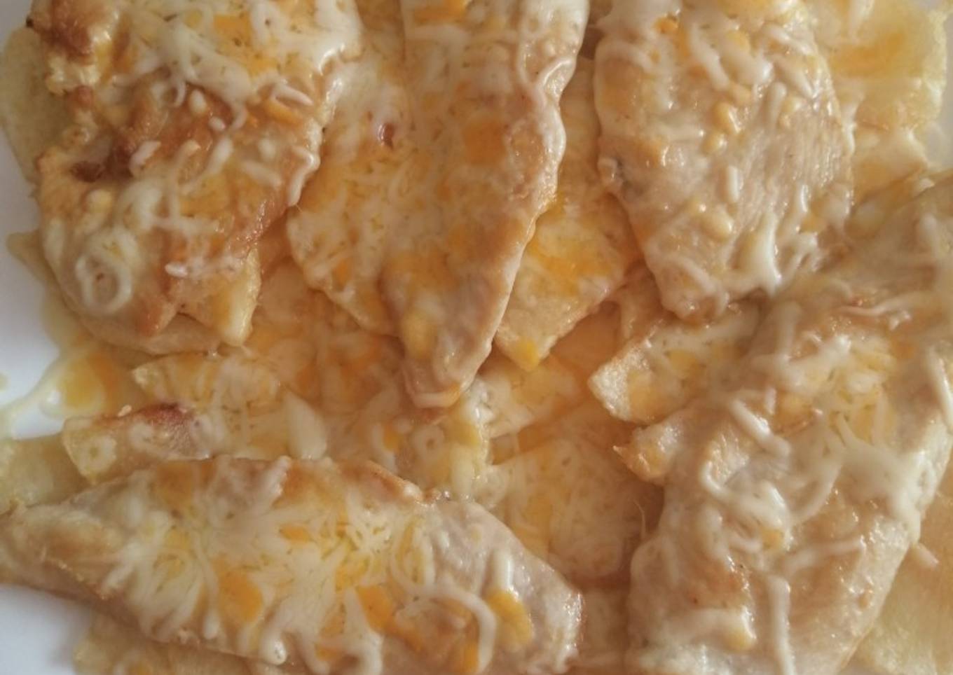 Pechuga sobre nido de patatas